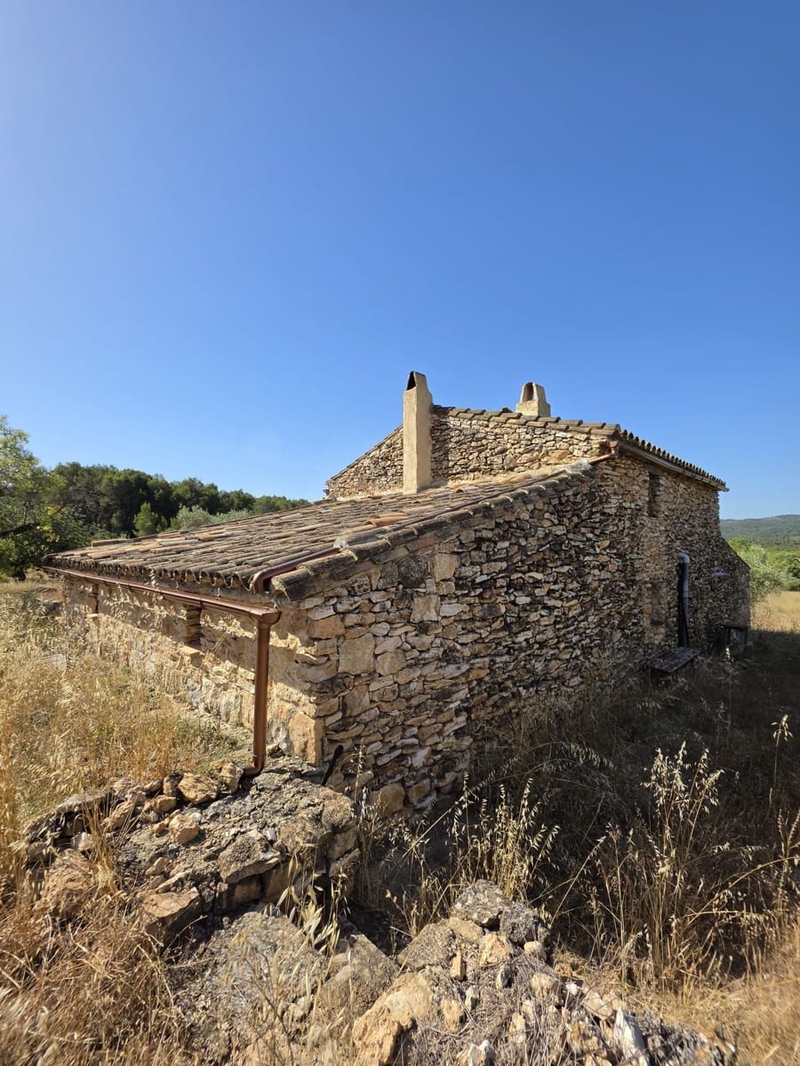 4 bedroom Finca/Country House for sale in Tarragona city - € 395,000 (Ref: 9991247)