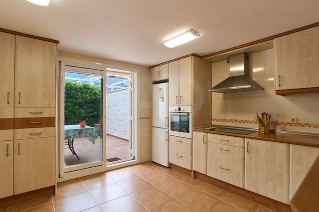 5 bedroom Terraced Villa for sale in Aranjuez with garage - € 425,000 (Ref: 9991252)