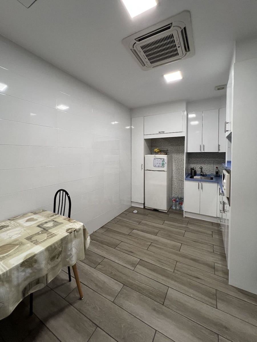 Kaupallinen myytävänä paikassa Madrid kaupunki - 459 000 € (Ref: 9991257)
