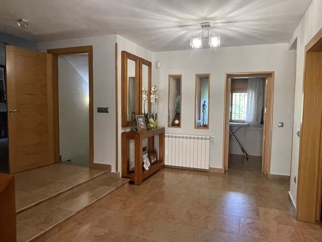 4 chambre Villa/Maison à vendre à Madrid ville avec piscine garage - 770 000 € (Ref: 9991267)
