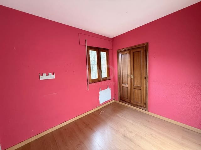 4 soverom Villa til salgs i Madrid by med garasje - € 480 000 (Ref: 9991268)