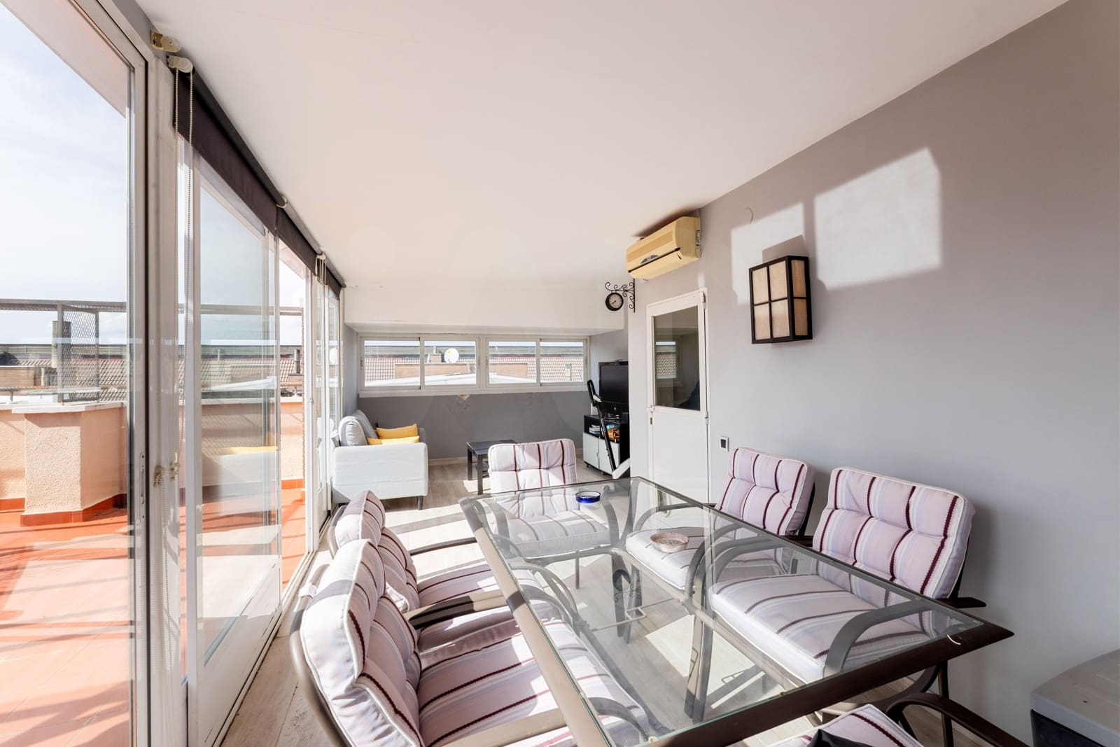 3 sovrum Takvåning till salu i Madrid stad med pool - 685 000 € (Ref: 9991270)