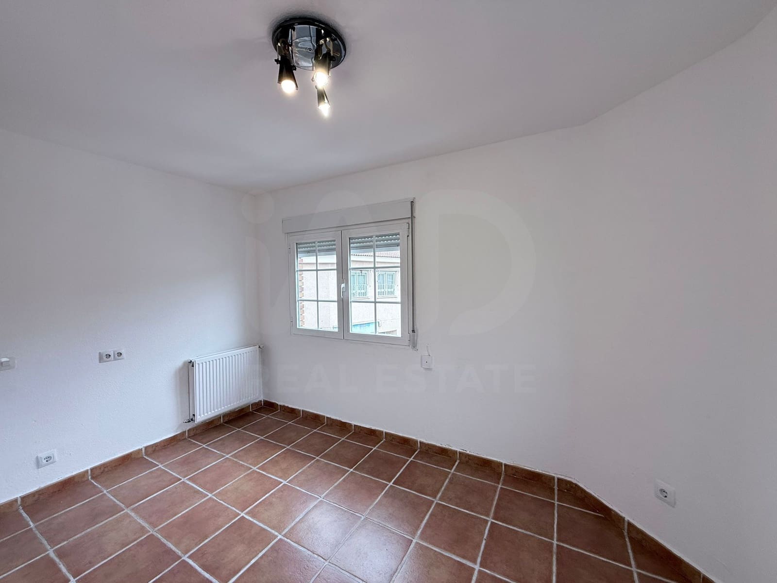 3 sovrum Lägenhet till salu i Madrid stad med garage - 229 000 € (Ref: 9991273)