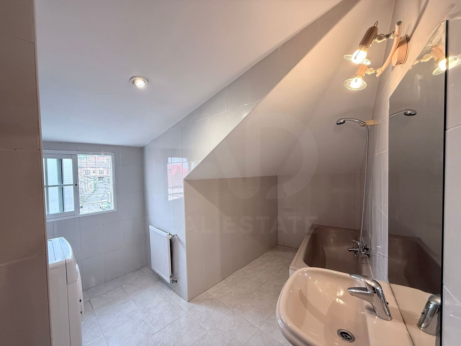 3 sovrum Lägenhet till salu i Madrid stad med garage - 229 000 € (Ref: 9991273)