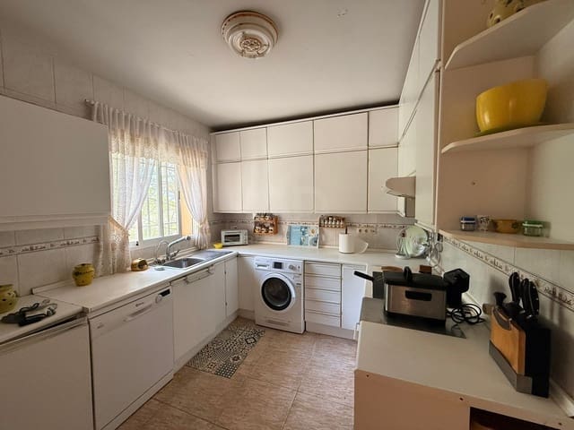 3 soverom Hus til salgs i Madrid by med garasje - € 290 000 (Ref: 9991275)