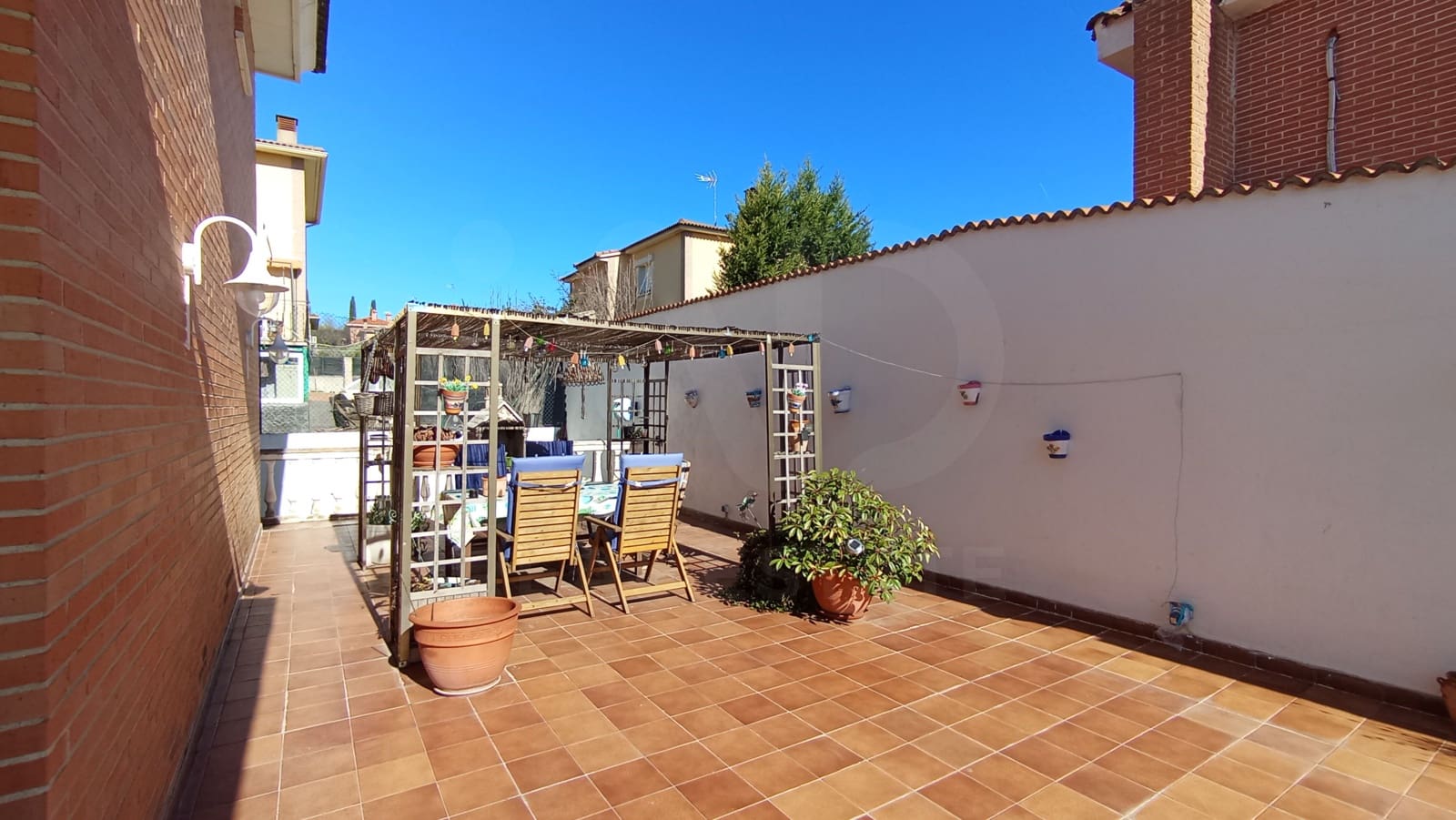 Casa de 6 habitaciones en Madrid ciudad en venta con piscina garaje - 560.000 € (Ref: 9991277)