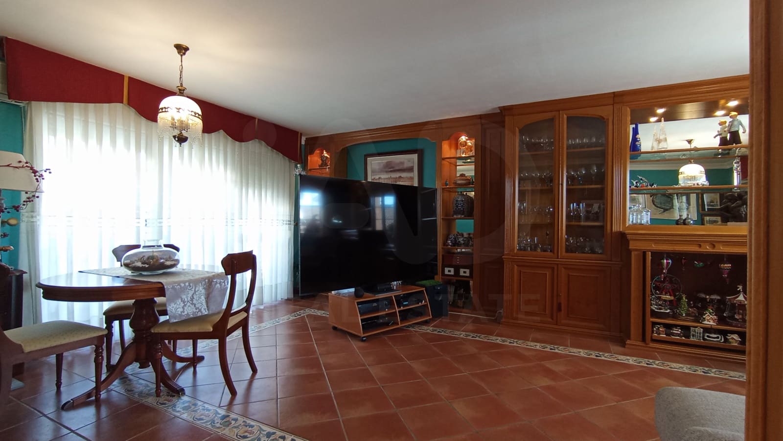 Casa de 6 habitaciones en Madrid ciudad en venta con piscina garaje - 560.000 € (Ref: 9991277)
