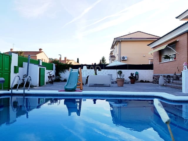6 soveværelse Byhus til salg i Madrid by med swimmingpool garage - € 560.000 (Ref: 9991277)