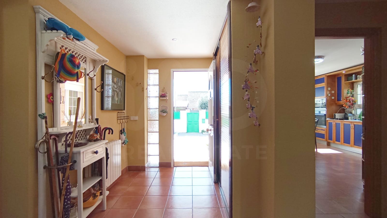 Casa de 6 habitaciones en Madrid ciudad en venta con piscina garaje - 560.000 € (Ref: 9991277)