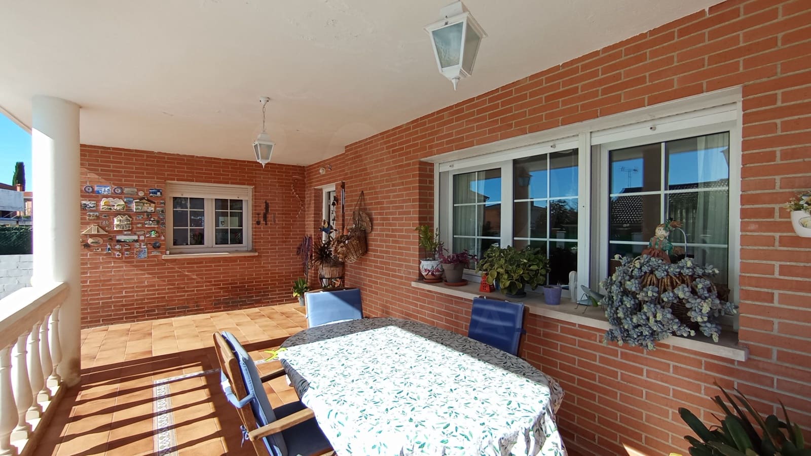 Casa de 6 habitaciones en Madrid ciudad en venta con piscina garaje - 560.000 € (Ref: 9991277)