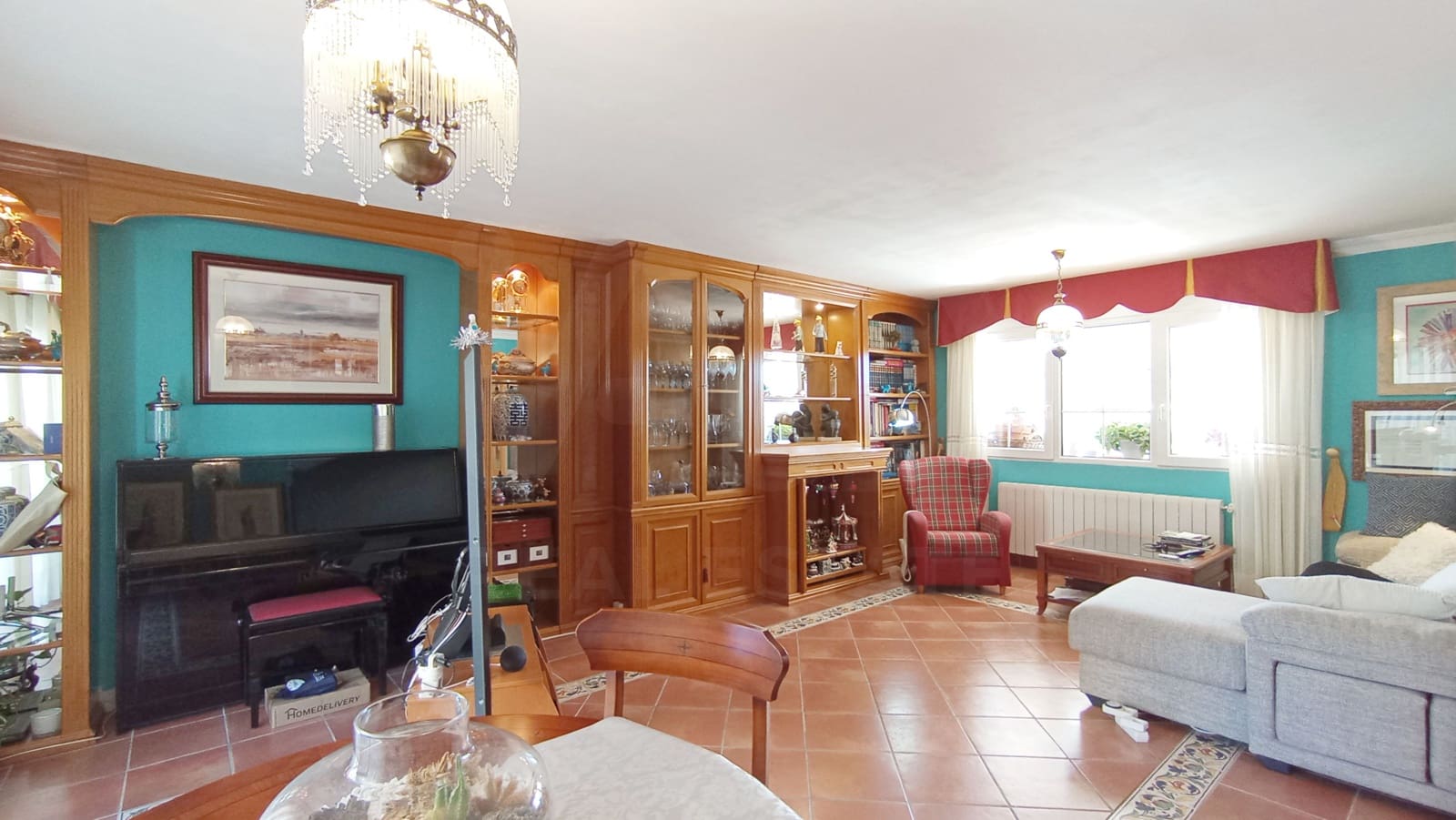 Casa de 6 habitaciones en Madrid ciudad en venta con piscina garaje - 560.000 € (Ref: 9991277)