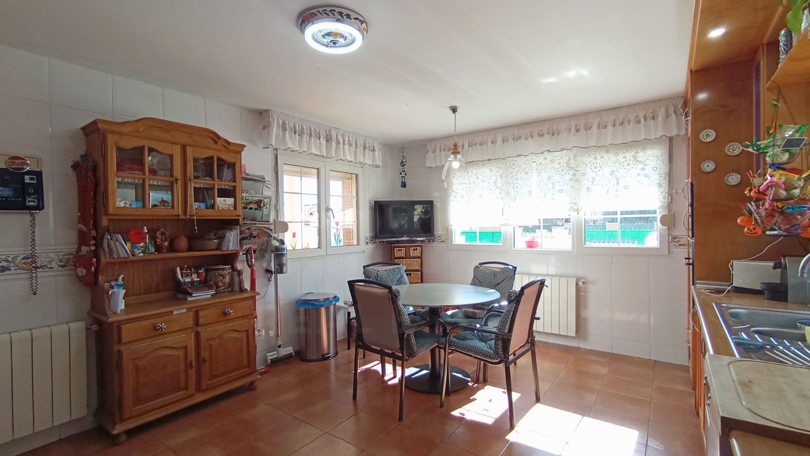 Casa de 6 habitaciones en Madrid ciudad en venta con piscina garaje - 560.000 € (Ref: 9991277)