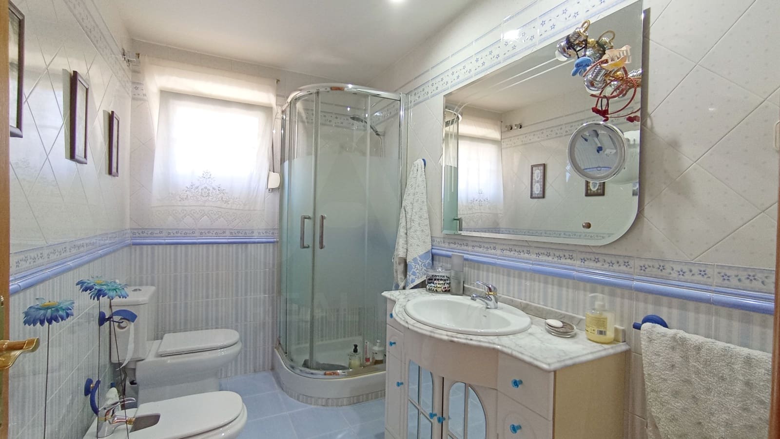 Casa de 6 habitaciones en Madrid ciudad en venta con piscina garaje - 560.000 € (Ref: 9991277)