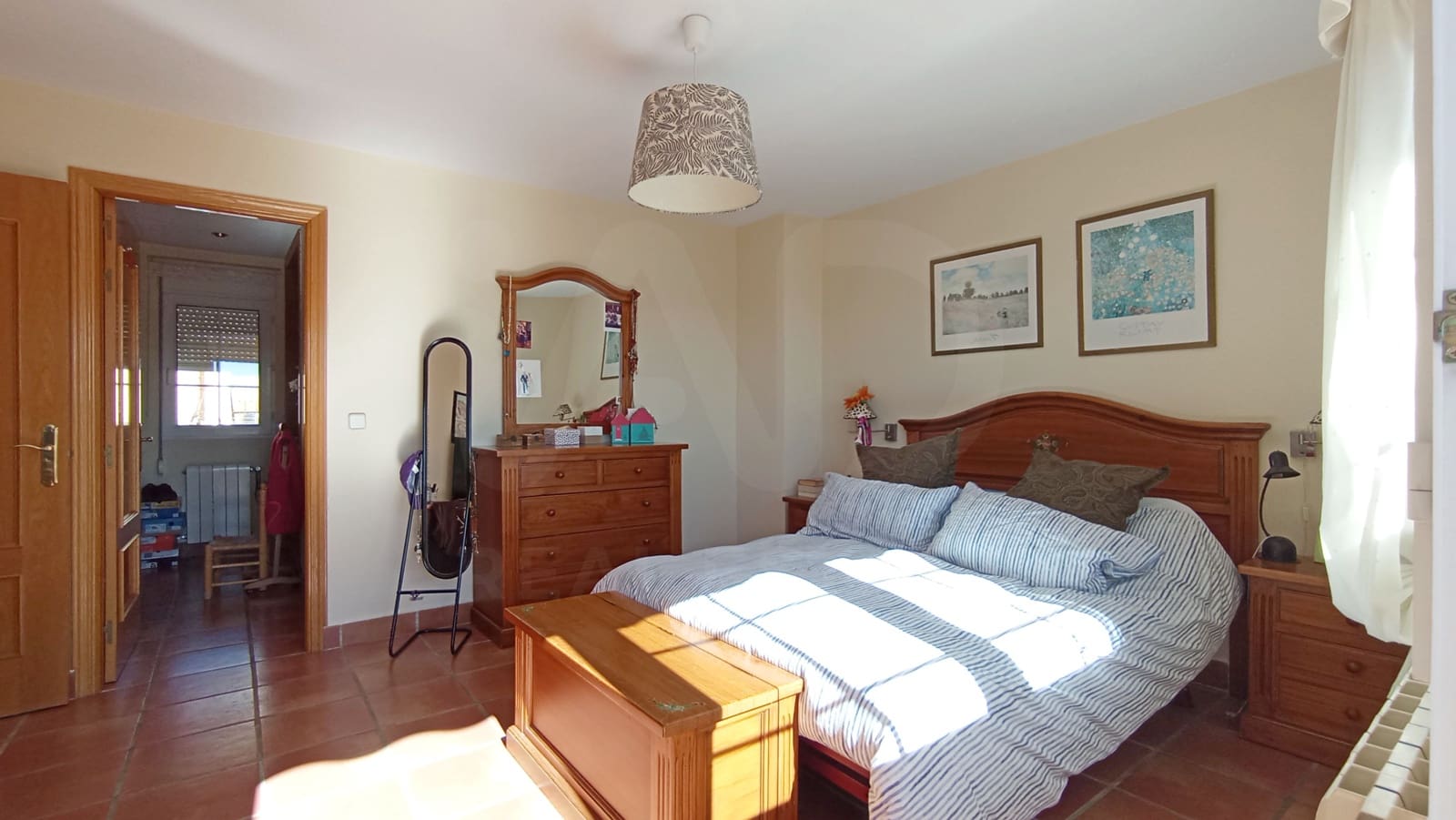 Casa de 6 habitaciones en Madrid ciudad en venta con piscina garaje - 560.000 € (Ref: 9991277)