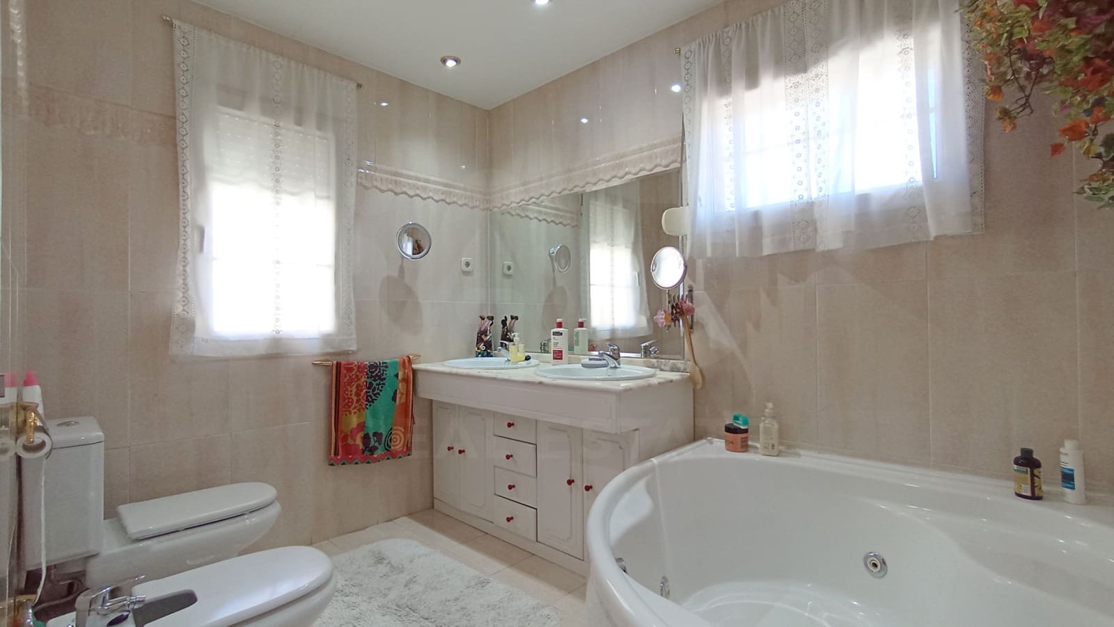 Casa de 6 habitaciones en Madrid ciudad en venta con piscina garaje - 560.000 € (Ref: 9991277)