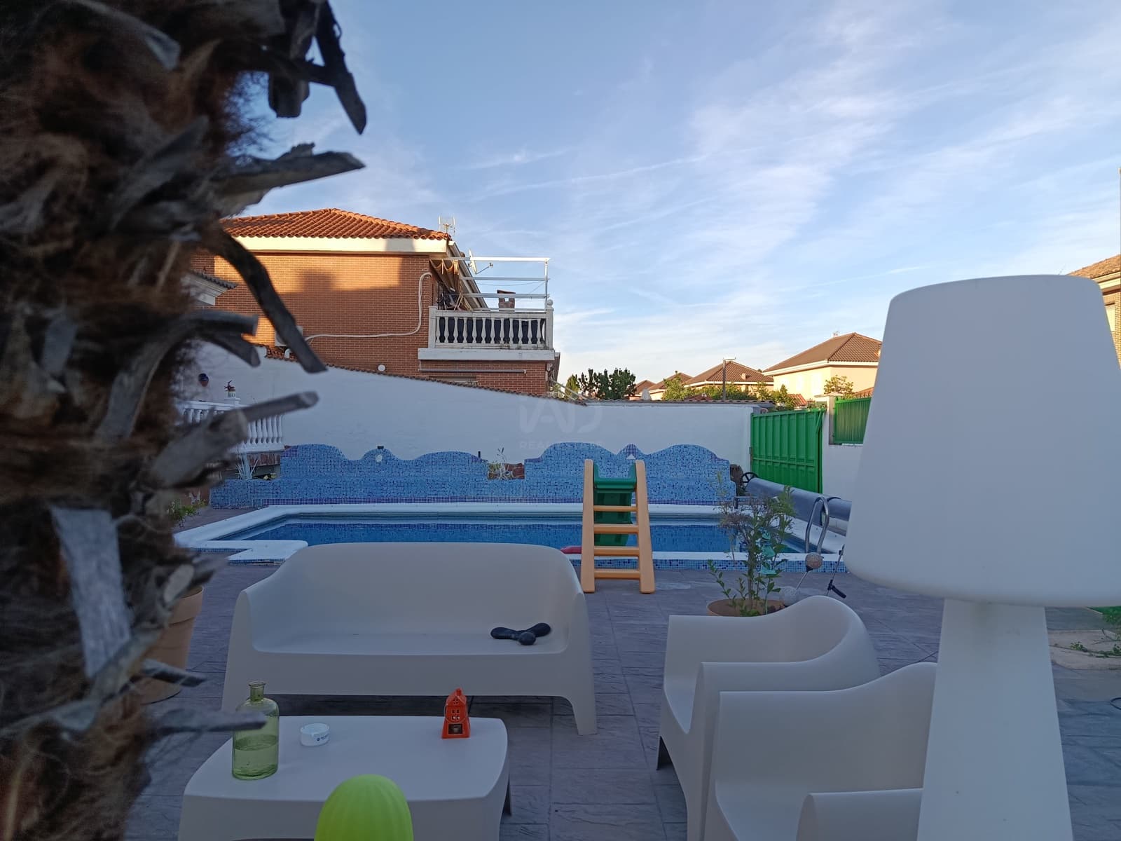 Casa de 6 habitaciones en Madrid ciudad en venta con piscina garaje - 560.000 € (Ref: 9991277)