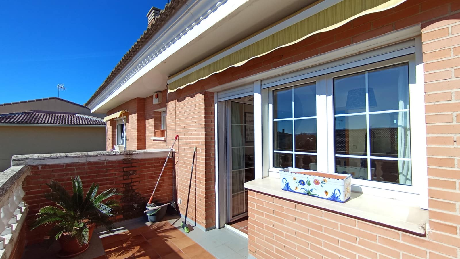 Casa de 6 habitaciones en Madrid ciudad en venta con piscina garaje - 560.000 € (Ref: 9991277)