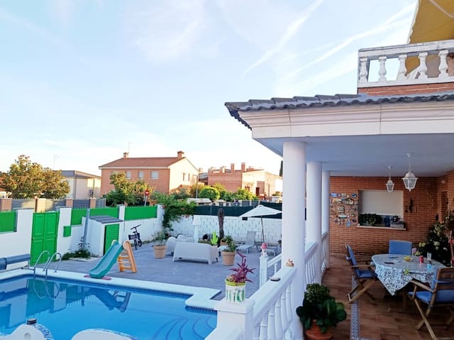 6 soveværelse Byhus til salg i Madrid by med swimmingpool garage - € 560.000 (Ref: 9991277)