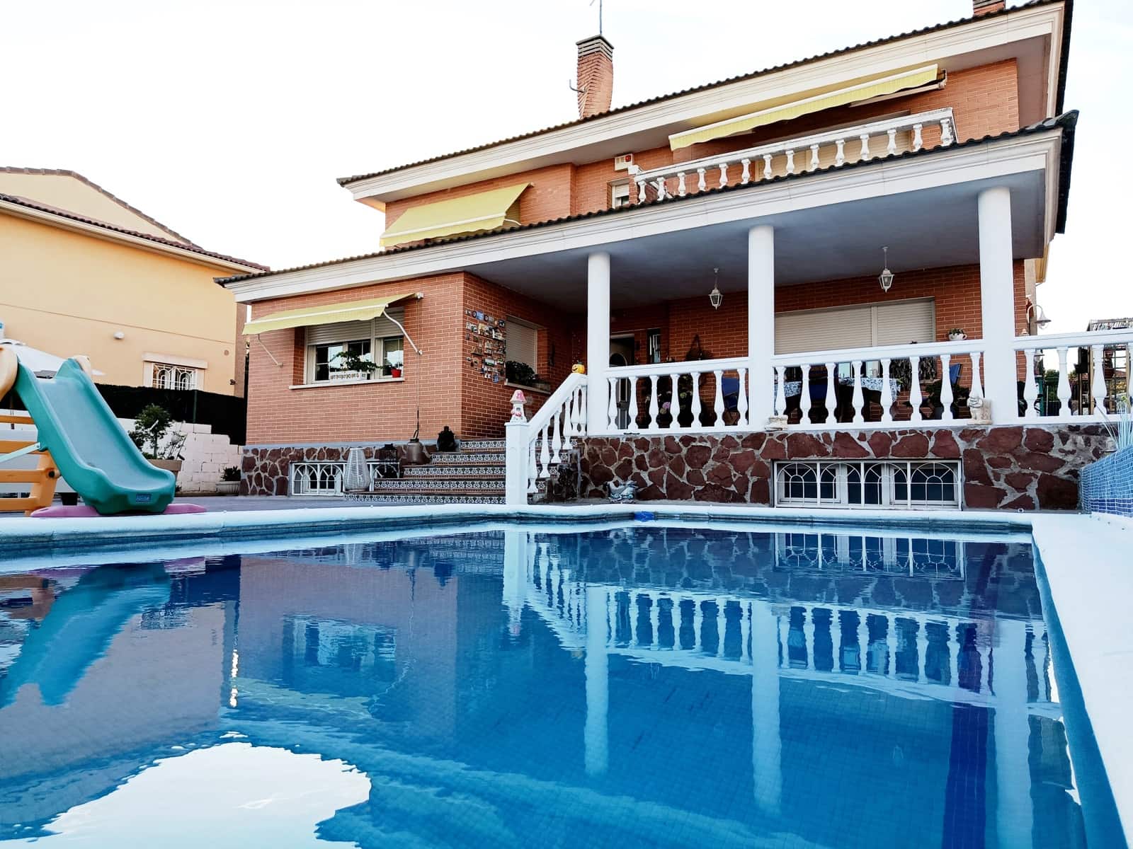 Casa de 6 habitaciones en Madrid ciudad en venta con piscina garaje - 560.000 € (Ref: 9991277)