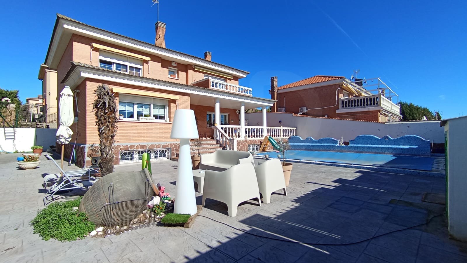 Casa de 6 habitaciones en Madrid ciudad en venta con piscina garaje - 560.000 € (Ref: 9991277)