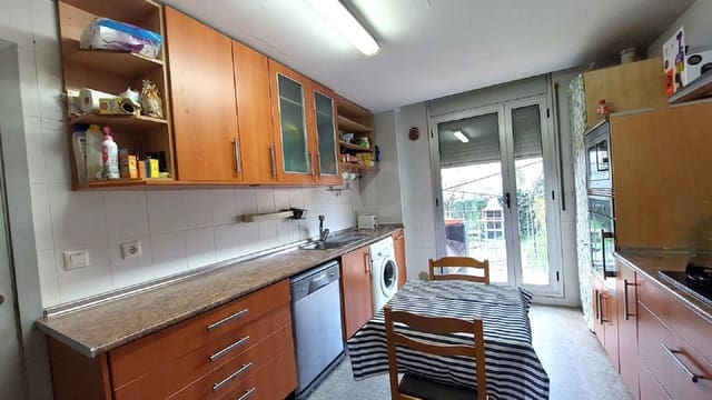 4 soverom Leilighet til salgs i Montblanc med garasje - € 182 000 (Ref: 9991289)