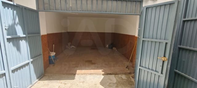 Garage til salg i Sevilla by - € 18.000 (Ref: 9991307)
