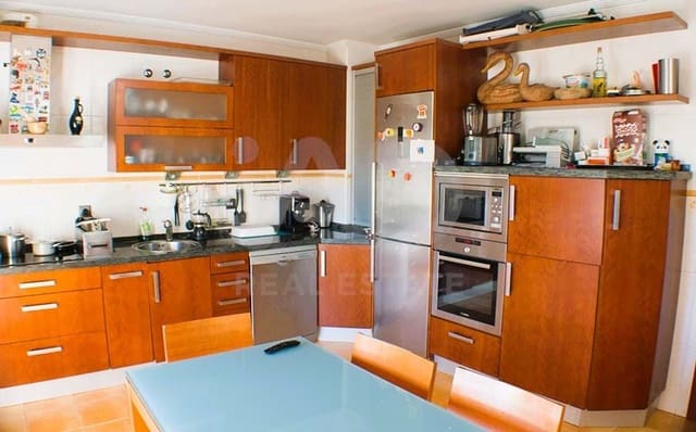 4 slaapkamer Villa te koop in León stad met garage - € 365.000 (Ref: 9991308)