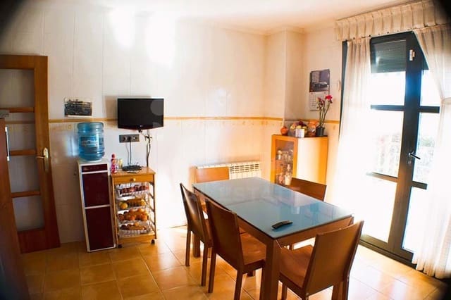 4 slaapkamer Villa te koop in León stad met garage - € 365.000 (Ref: 9991308)
