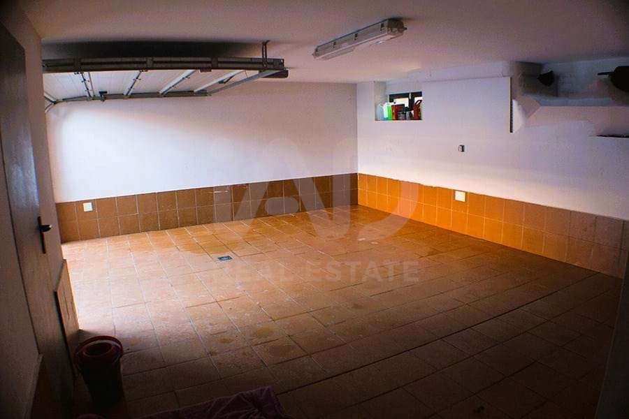 4 slaapkamer Villa te koop in Leon stad met garage - € 365.000 (Ref: 9991308)