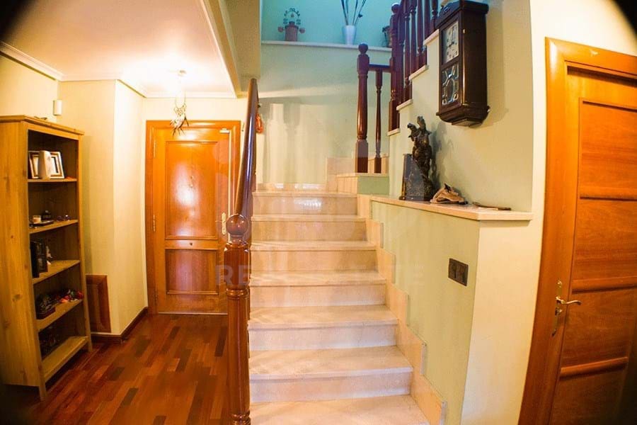 4 slaapkamer Villa te koop in Leon stad met garage - € 365.000 (Ref: 9991308)