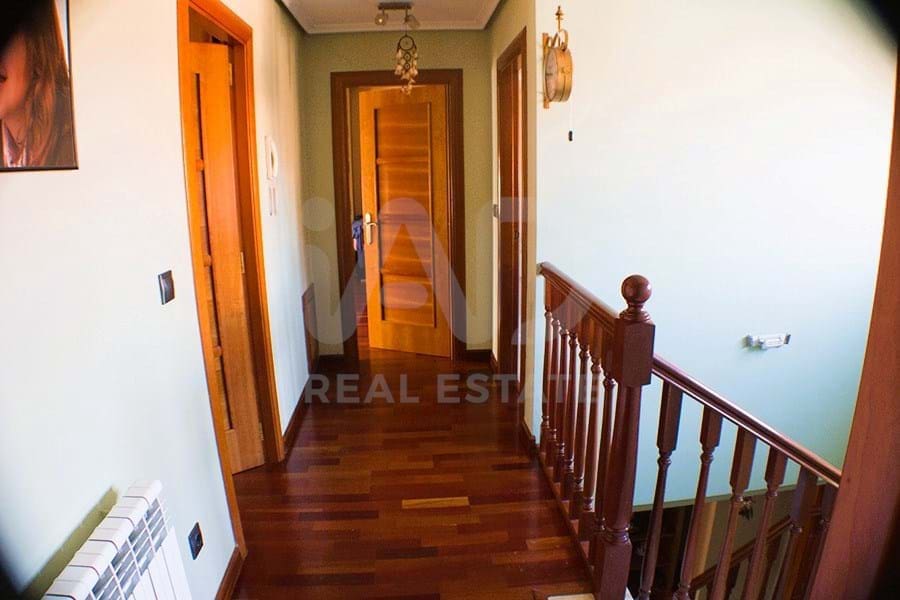 4 slaapkamer Villa te koop in Leon stad met garage - € 365.000 (Ref: 9991308)