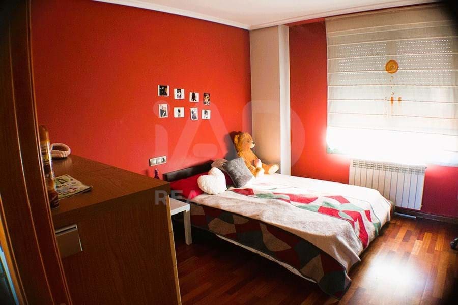 4 slaapkamer Villa te koop in Leon stad met garage - € 365.000 (Ref: 9991308)