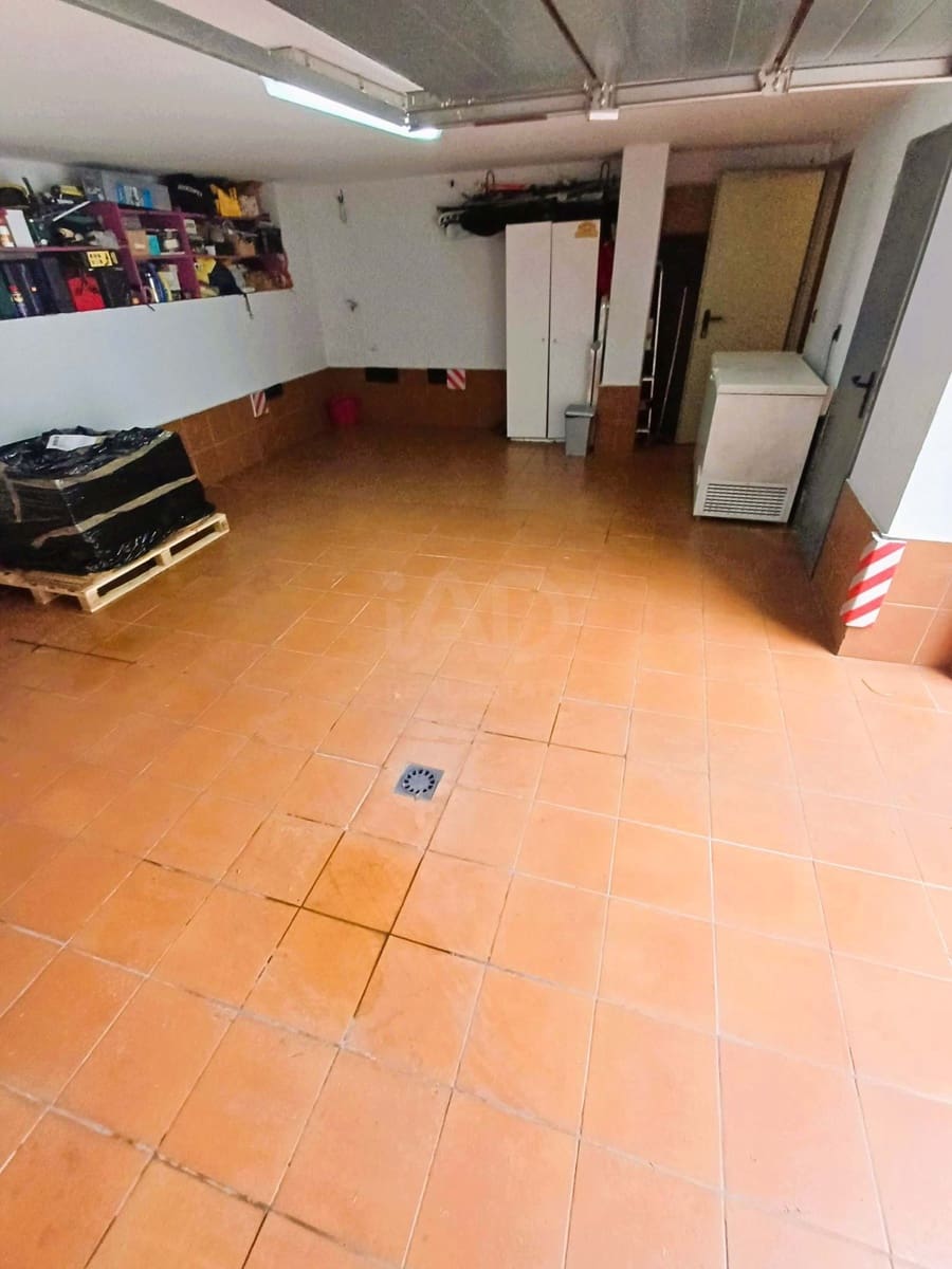 4 slaapkamer Villa te koop in Leon stad met garage - € 365.000 (Ref: 9991308)