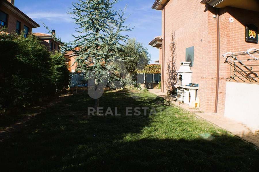 4 slaapkamer Villa te koop in Leon stad met garage - € 365.000 (Ref: 9991308)