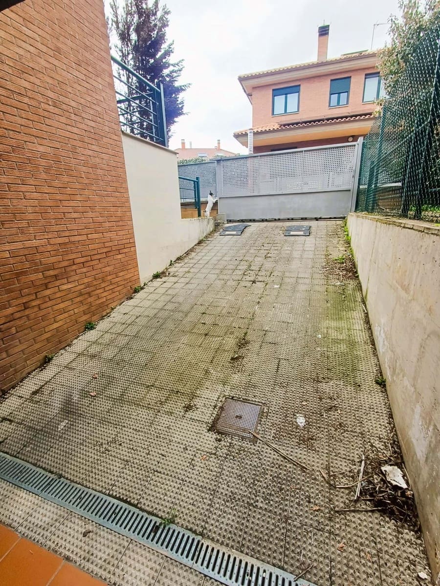 4 slaapkamer Villa te koop in Leon stad met garage - € 365.000 (Ref: 9991308)