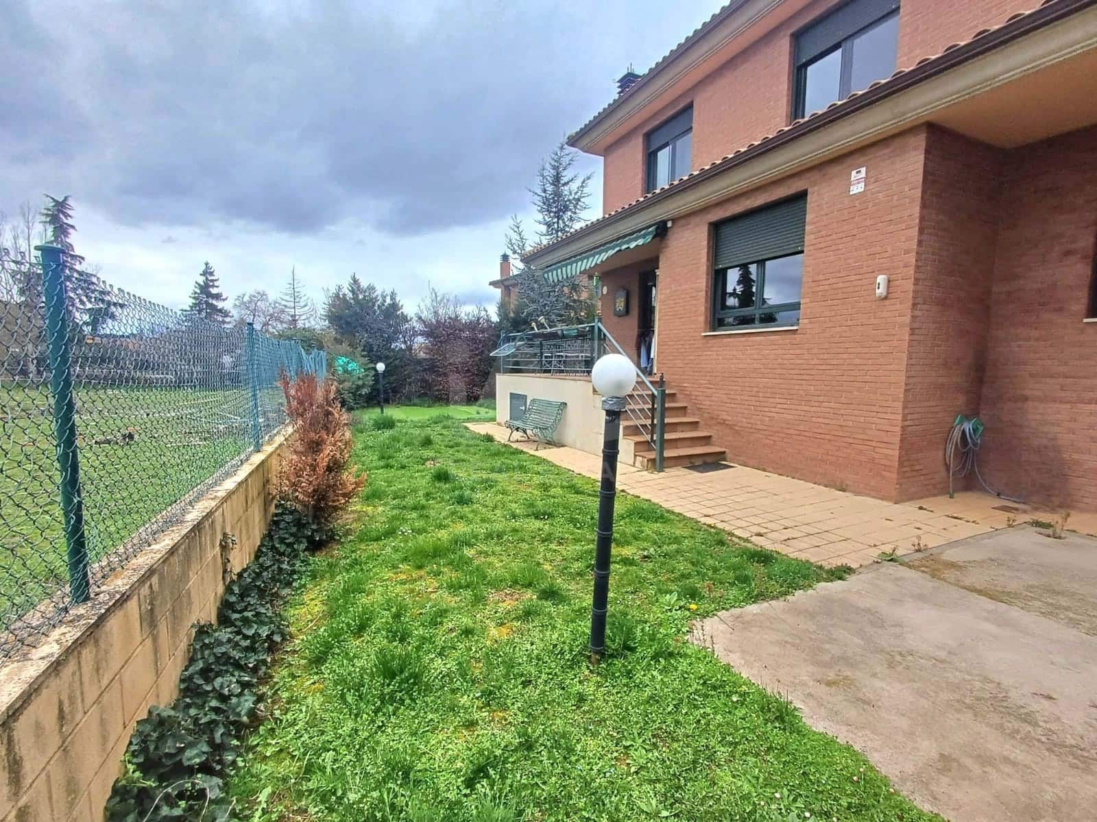 4 slaapkamer Villa te koop in Leon stad met garage - € 365.000 (Ref: 9991308)