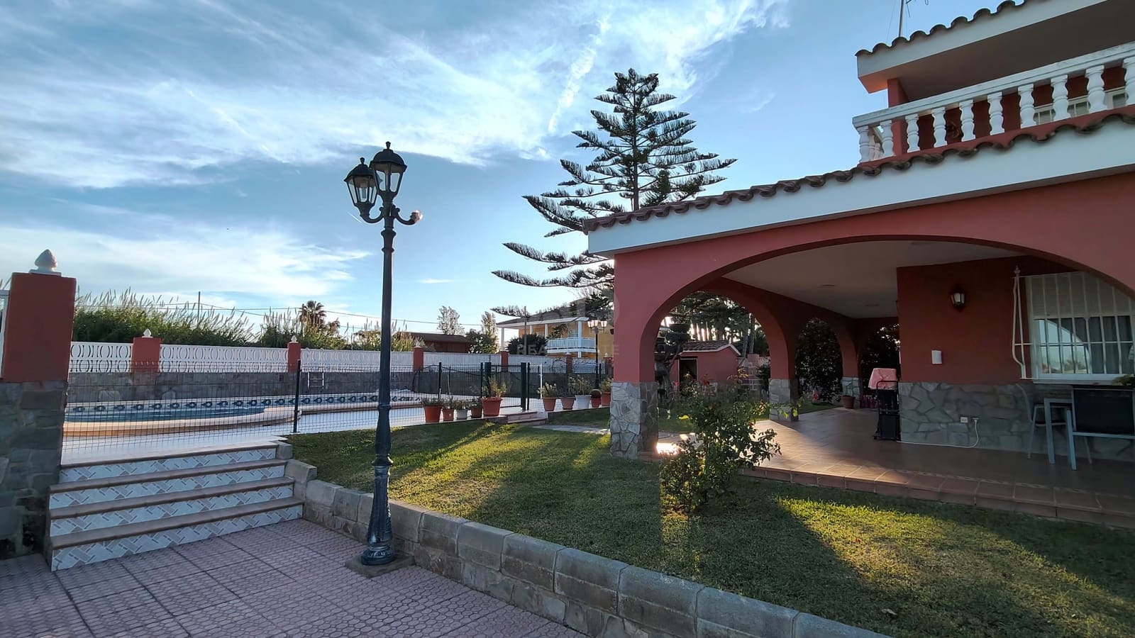 5 Zimmer Villa zu verkaufen in El Grau de Castello mit Pool Garage - 405.000 € (Ref: 9991316)