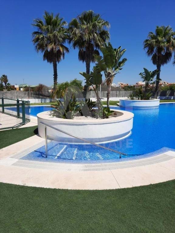 2 soverom Hus til salgs i Huelva by med svømmebasseng garasje - € 198 000 (Ref: 9991318)