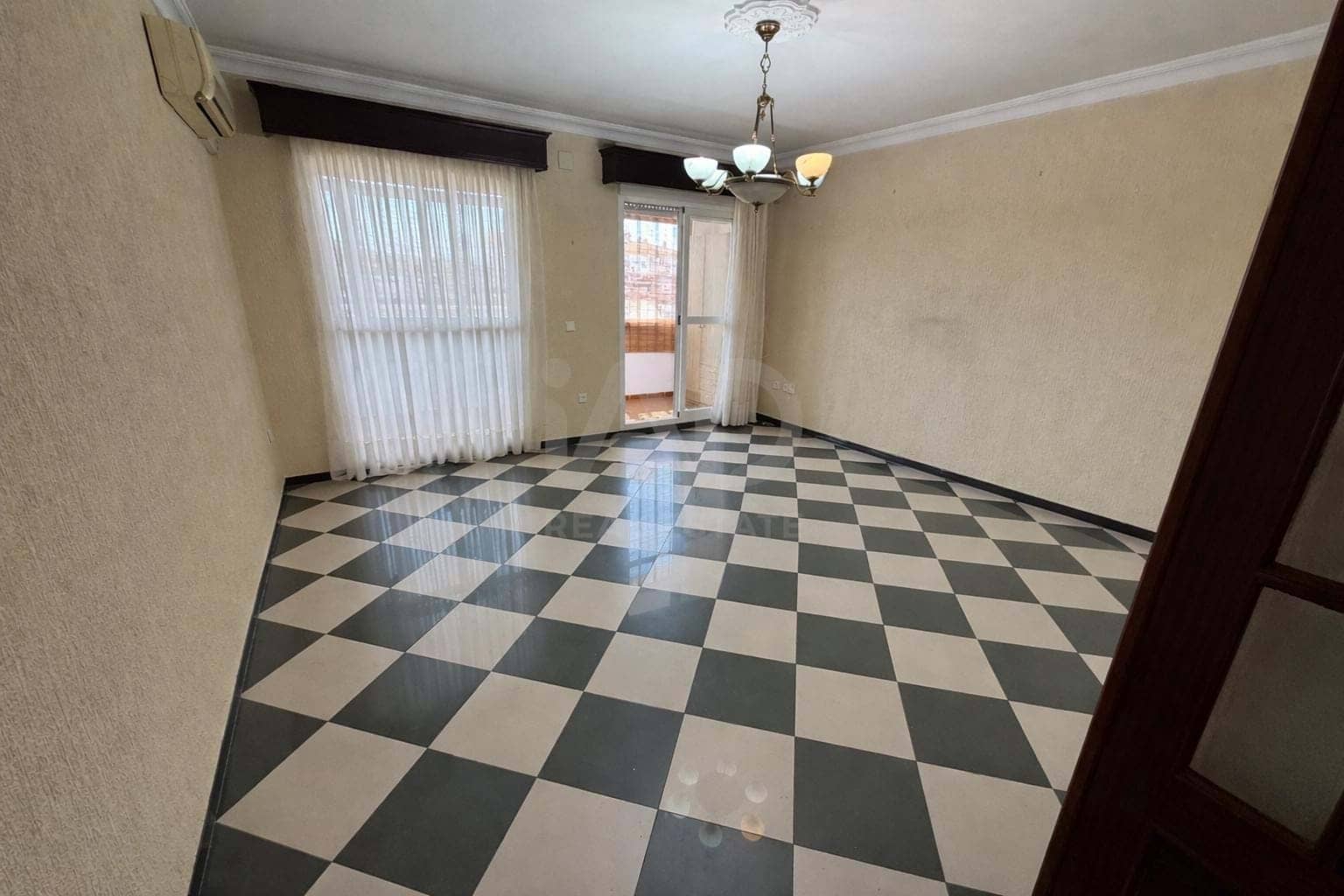 3 makuuhuone Huoneisto myytävänä paikassa Huelva kaupunki - 135 000 € (Ref: 9991326)