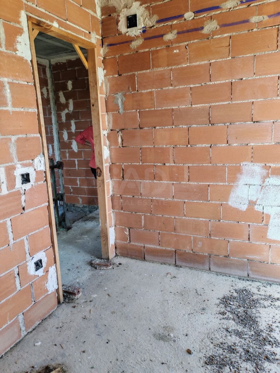 3 sovrum Radhus till salu i Jerica med garage - 360 000 € (Ref: 9991328)