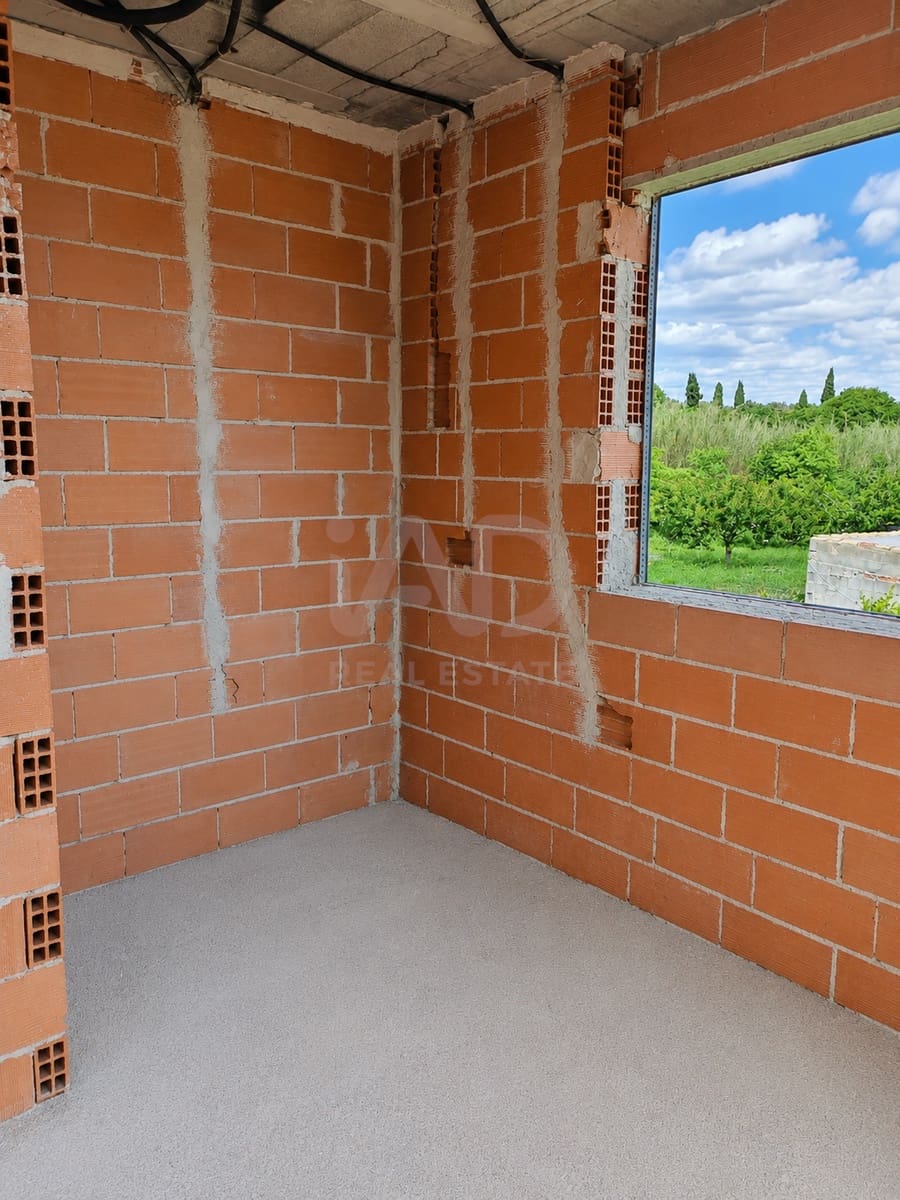 3 sovrum Radhus till salu i Jerica med garage - 360 000 € (Ref: 9991328)