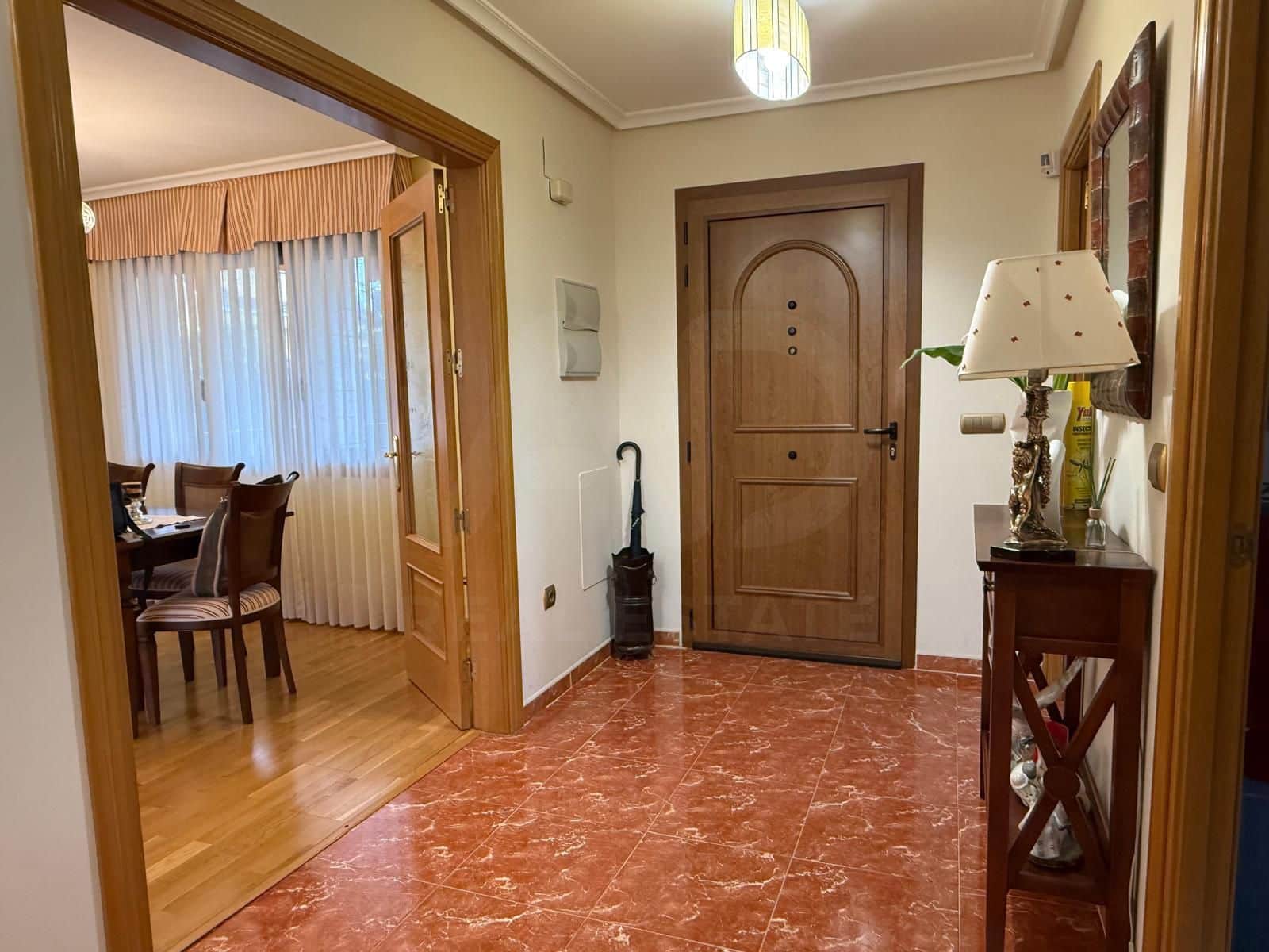 4 camera da letto Villa in vendita in Leon citta con garage - 320.000 € (Rif: 9991332)
