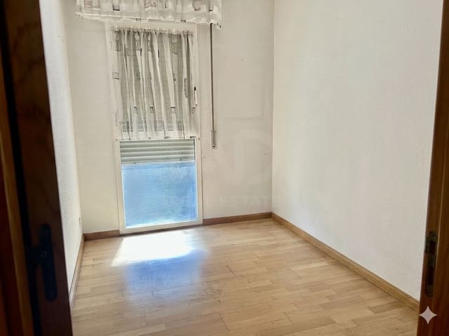 4 soverom Leilighet til salgs i Cerdanyola del Vallès med svømmebasseng - € 320 000 (Ref: 9991334)