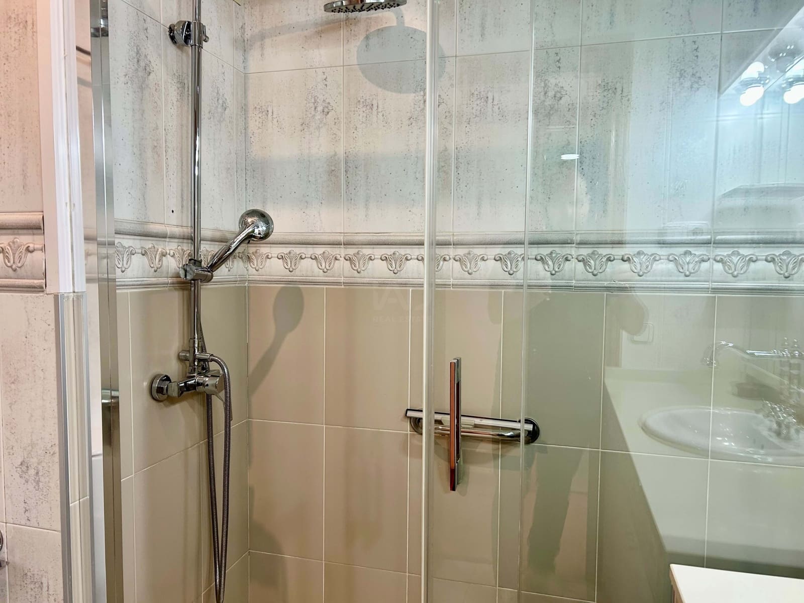 4 camera da letto Appartamento in vendita in Barcelona citta con piscina - 320.000 € (Rif: 9991334)