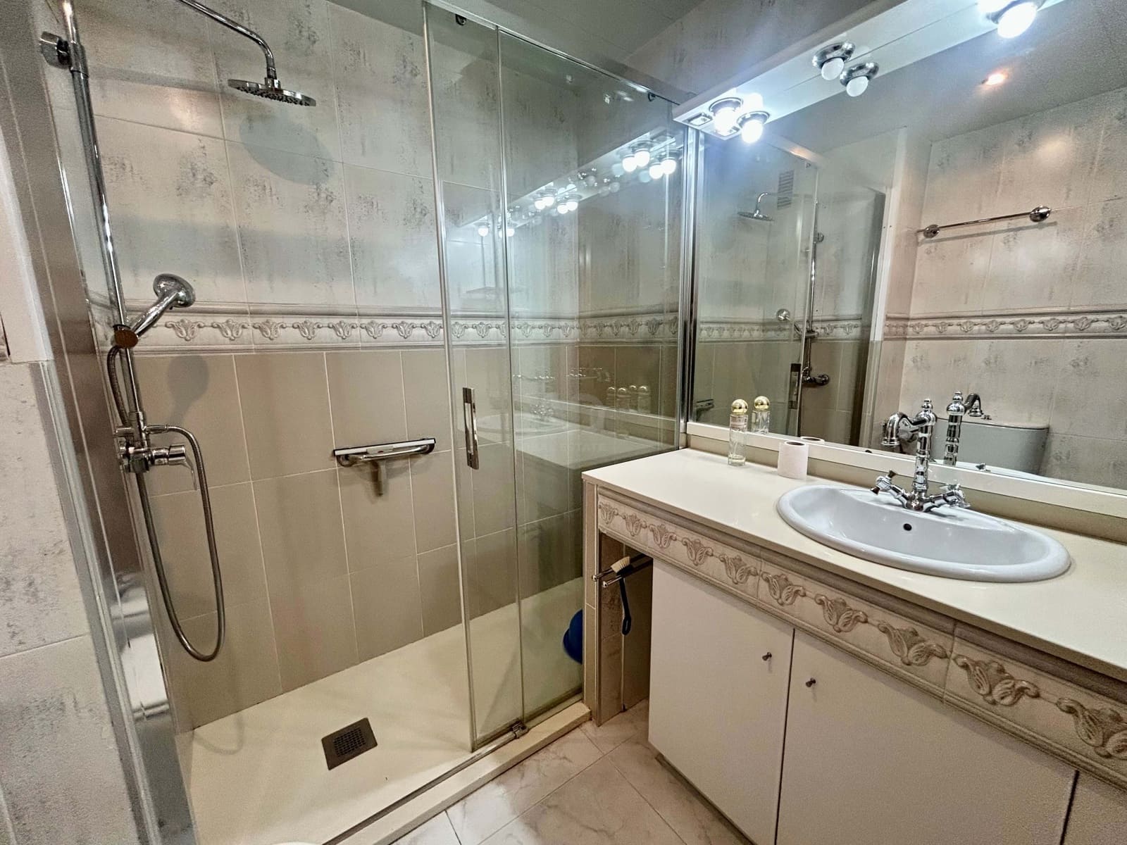 4 camera da letto Appartamento in vendita in Barcelona citta con piscina - 320.000 € (Rif: 9991334)