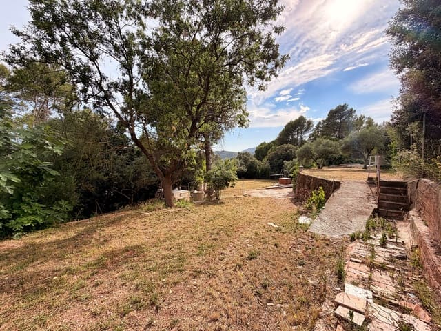 Ubebygd land til salgs i Barcelona by - € 55 000 (Ref: 9991339)