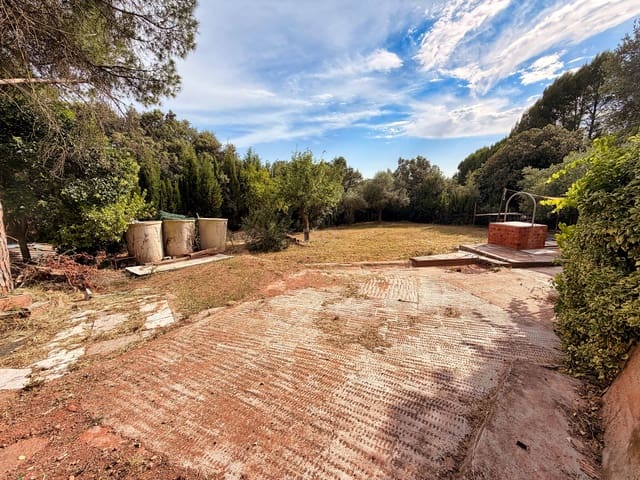 Ubebygd land til salgs i Barcelona by - € 55 000 (Ref: 9991339)