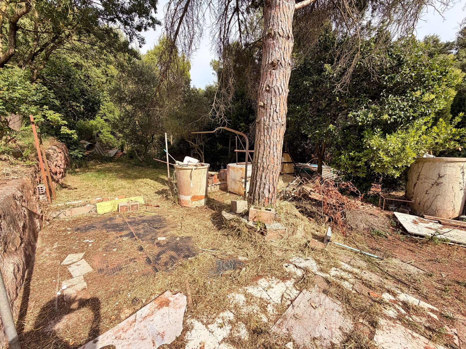 Grunde uden byggetilladelser til salg i Barcelona by - € 55.000 (Ref: 9991339)