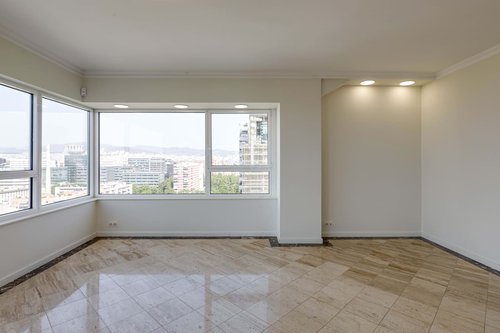 3 sypialnia Apartament na sprzedaż w Miasto Barcelona z basenem garażem - 1 370 000 € (Ref: 9991342)