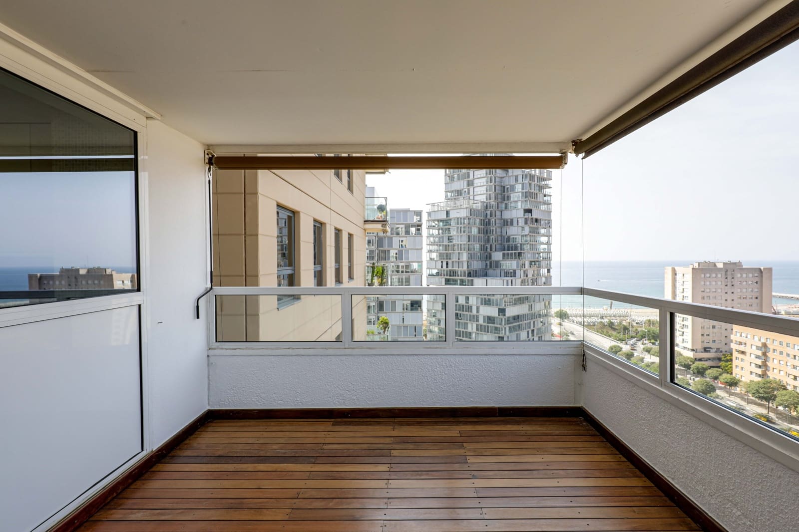 3 sypialnia Apartament na sprzedaż w Miasto Barcelona z basenem garażem - 1 370 000 € (Ref: 9991342)